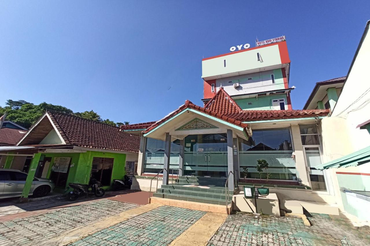 Oyo 2611 Hotel Krui Syariah Exteriör bild