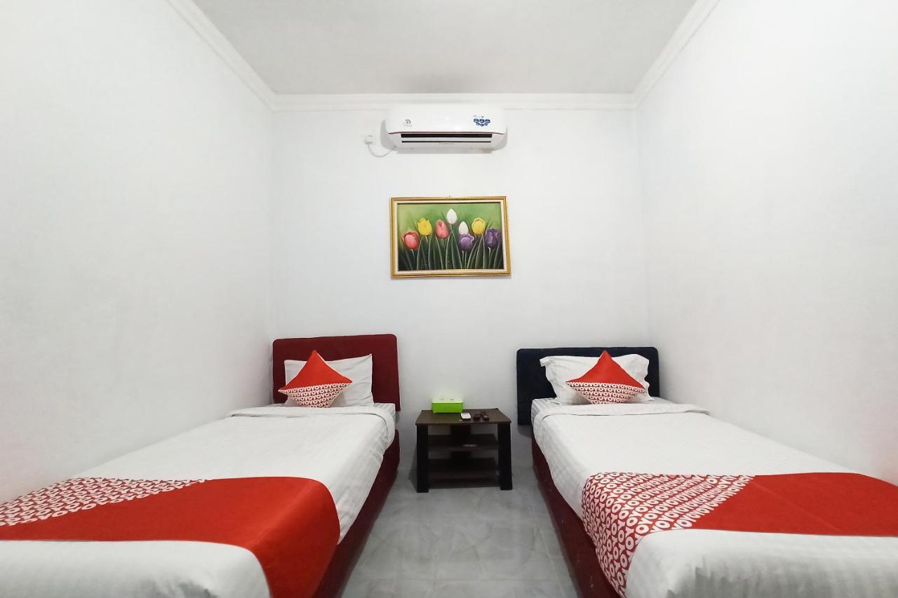 Oyo 2611 Hotel Krui Syariah Exteriör bild