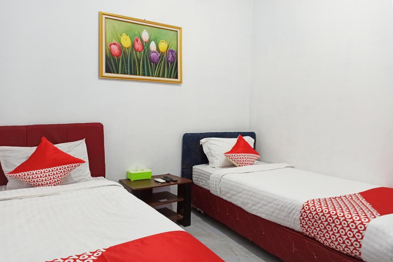 Oyo 2611 Hotel Krui Syariah Exteriör bild